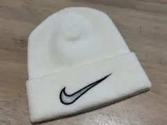 NIKE ニット帽 ビーニー ホワイト 刺繍ロゴ