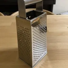 新品！ステンレス製 四面おろし器　チーズ削りチーズスライサーのサムネイル