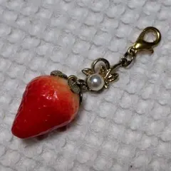 いちごチャーム未使用品ハンドメイド作品ストロベリー