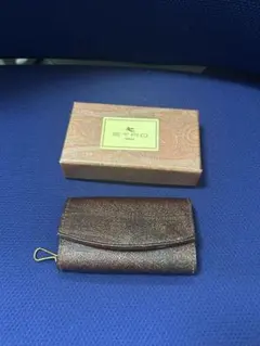 エトロ エンボス加工 紫色 キーケース 2025年最新】Etro レディース キーケースの人気アイテム - メルカリ