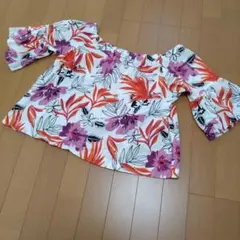 RODEO CROWNS 花柄オフショルダートップス Mのサムネイル