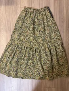 グリーンレーベルリラクシング　花柄スカートのサムネイル