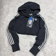 ［新品、未使用］adidas ブラック クロップドパーカー