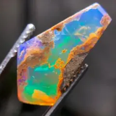 33ct】エチオピアオパール 原石 鉱物 標本 虹 コントラルスオパール
