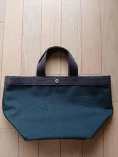 Item thumbnail for item 53bf6c3e-f3e6-49c1-a0f8-c173891fe5a8