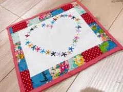 《ハンドメイド商品》タペストリー パッチワーク お花刺繍 ホワイト
