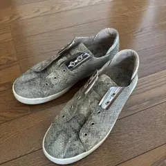 スペインにて購入　パイソン柄スニーカー　38サイズ　レディースフラットシューズ