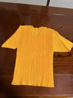 PLEATS PLEASE 半袖トップス イエローのサムネイル