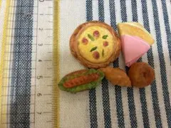 ミニチュアフードセット　パン（デコレーションパーツ）