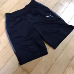 Puma 黒 ハーフパンツ サイドライン