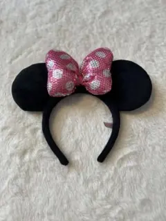 ミニーマウスピンクのスパンコールリボンのカチューシャ