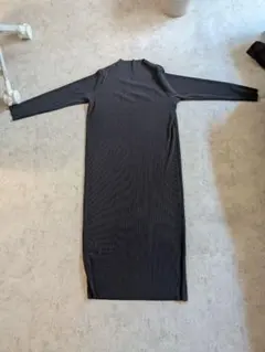 プリーツロングワンピース（チャコール・Fサイズ）