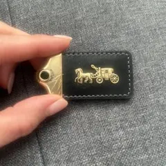 コーチ　黒レザーロゴキーホルダー