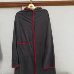 フード付き着る毛布 グレーと赤