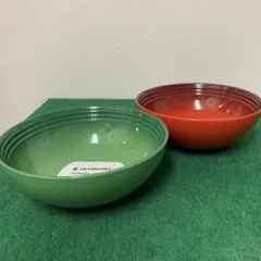 〇ル・クルーゼ ボウル グリーン レッド 鉢 大皿 2個セットのサムネイル