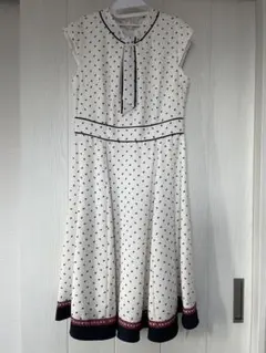 新品未使用品アプワイザーリッシェボウタイ付きワンピース