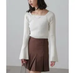 フリーズマート スクエアネック袖フレアニット アイボリー