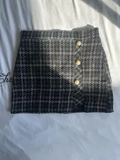 黒と白のチェック柄ミニスカート