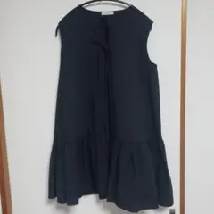 美品　✨ヨリ yori ダブルフリルジレ ベスト ネイビー 【M】 未使用級✨ヨリ yori ダブルフリルジレ ベスト ネイビー 【M】 - メルカリ