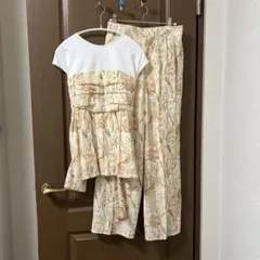 ほぼ新品☆センソユニコ☆ｔｂ☆とても暖かいセットアップ☆黒地に赤の変形ドット柄☆ ほぼ新品☆センソユニコ☆tb☆とても暖かいセットアップ☆黒地に赤の