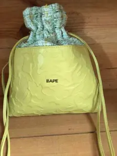 BAPE エイプ　巾着型　ショルダーバッグ　パステルイエロー　カモ型押しのサムネイル