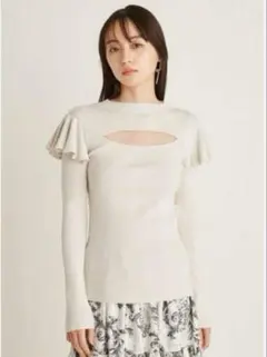 【美品】SNIDEL デコルテオープンフリルニットトップス長袖アイボリー