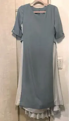 バックプリーツワンピース　半袖