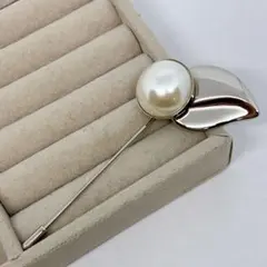 Salvatore Ferragamo フェラガモ フェイクパール ブローチのサムネイル