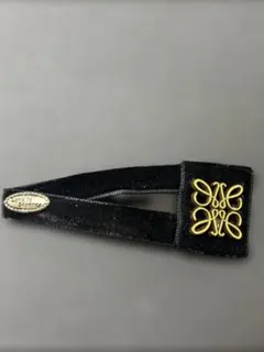 ノベルティ　ロゴ付き黒のベルベット　ヘアピン