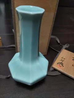 白青磁八角　花入れ