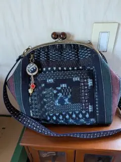 絣のパッチワーク大きながま口丸ショルダー (*´꒳`*)ショルダー紐と
