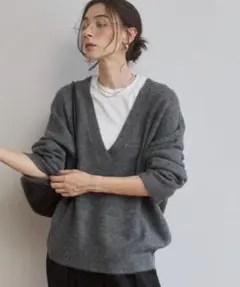 ANGIE Vネックニット