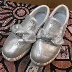 リボン付きスリッポン シルバーグリッターラメ