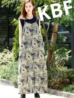 KBF　花柄サロペットパンツ　ベージュ　サロペット　オールインワン　リゾート