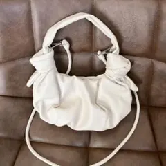 ZARA ノットデザイン ショルダーバッグ ホワイトのサムネイル