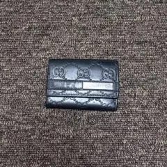 Gucci ブラックレザー キーケース GGパターン