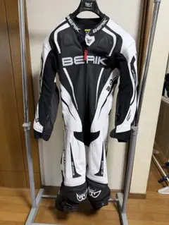 未使用】MFJ公認 BERIK ベリックレーシングスーツ56サイズB.W.R.
