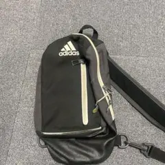 adidas ボディバッグ ブラック