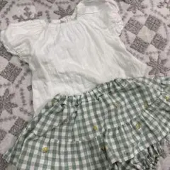 ホワイトトップスとグリーンチェックフリルスカートセット