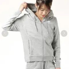 ナイキ　レディース　パーカー