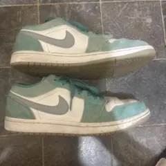 NIKE AIR JORDAN 1 LOW スニーカー