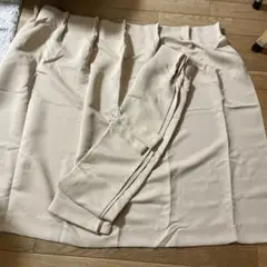 ベージュのカーテン