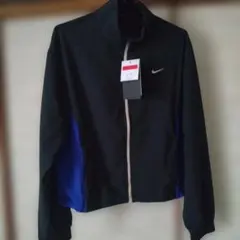 新品タグ付き　　NIKEレディース ウインドブレーカー　Lサイズ