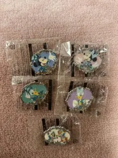 ディズニーストア ハッピーニューイヤーピンバッジ 2006 まとめ売り