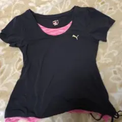 PUMA クルーネックトップス 黒/ピンク