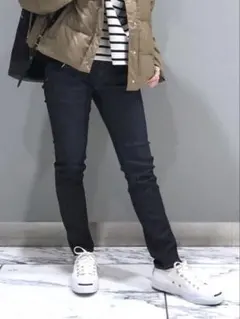 Yanuk ヤヌーク ルース スリムテーパードデニムパンツ インディゴ 25のサムネイル