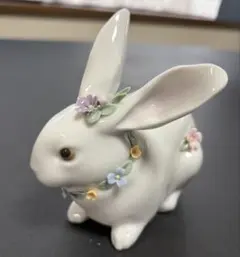 欠けなし リヤドロ 花飾りの白うさぎのサムネイル