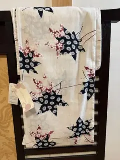 浴衣　白地　カエデ柄　プレタ　既製品のサムネイル
