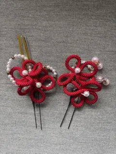 【美品】ヘアアクセサリー　赤い花飾り