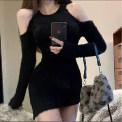 ニットワンピース　肩出し　オープンショルダー